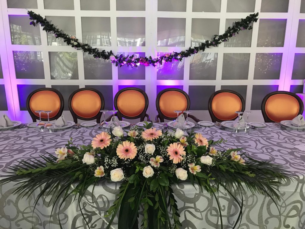 La perdiz de somontes mesa celebración